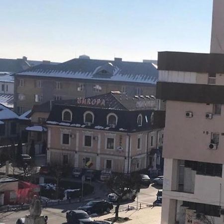 Garsoniera Lux Centru Pietonal Tirgu - Jiu Apartamento Târgu Jiu Exterior foto