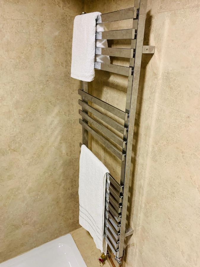 Garsoniera Lux Centru Pietonal Tirgu - Jiu Apartamento Târgu Jiu Exterior foto