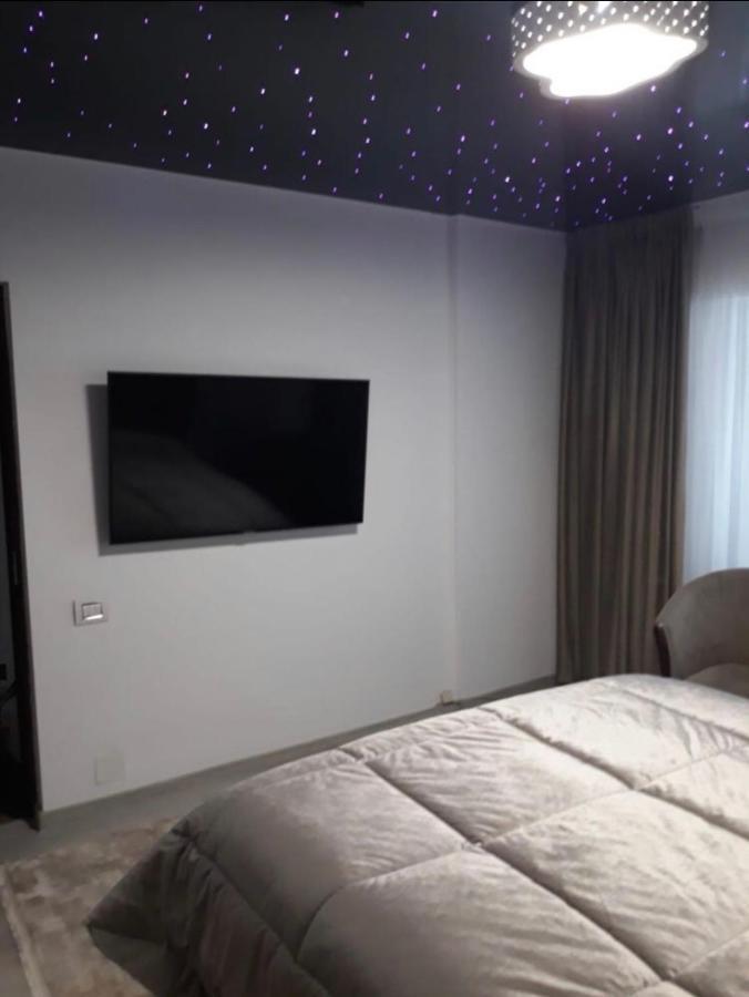 Garsoniera Lux Centru Pietonal Tirgu - Jiu Apartamento Târgu Jiu Exterior foto