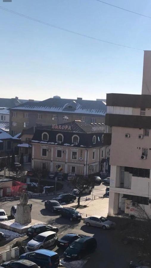 Garsoniera Lux Centru Pietonal Tirgu - Jiu Apartamento Târgu Jiu Exterior foto