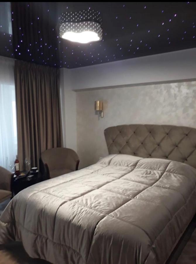 Garsoniera Lux Centru Pietonal Tirgu - Jiu Apartamento Târgu Jiu Exterior foto